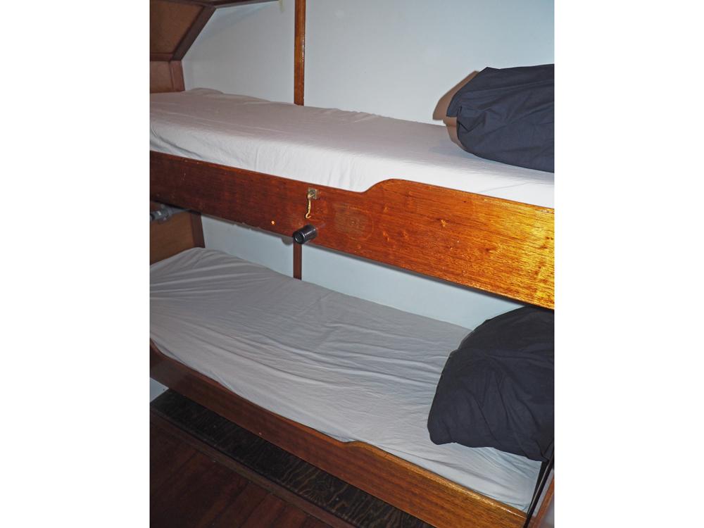 Cabin en avant, H&eacute;bergements